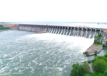 उजनी धरणातून 1 लाख 25 हजार तर वीरमधून 33 हजार 609 क्युसेकचा विसर्ग,नदीकाठच्या नागरिकांनी सतर्कता बाळगावी