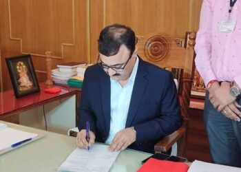 एक ही पात्र मतदार मतदानापासून वंचित राहणार नाही याची दक्षता घ्यावी-विभागीय आयुक्त डॉ.चंद्रकांत पुलकुंडवार