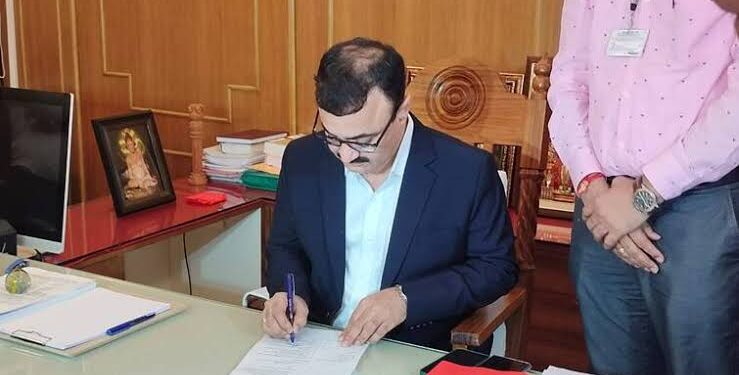 एक ही पात्र मतदार मतदानापासून वंचित राहणार नाही याची दक्षता घ्यावी-विभागीय आयुक्त डॉ.चंद्रकांत पुलकुंडवार