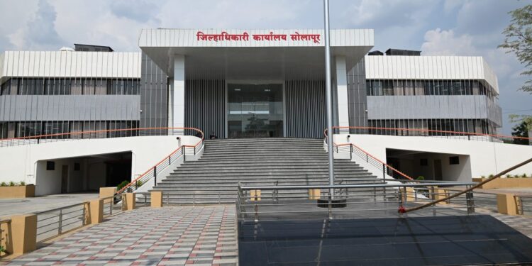 नवीन जिल्हाधिकारी कार्यालयात मुख्य शासकीय ध्वजारोहण होणार