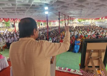 विवेक घळसासी यांनी पालक आणि विद्यार्थ्यांना शिकविले संस्काराचे धडे..!