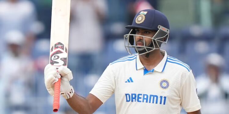 घरच्या मैदानावर रविचंद्रन अश्विनने ठोकले शतक; भारताची ३३९ धावांपर्यंत मजल