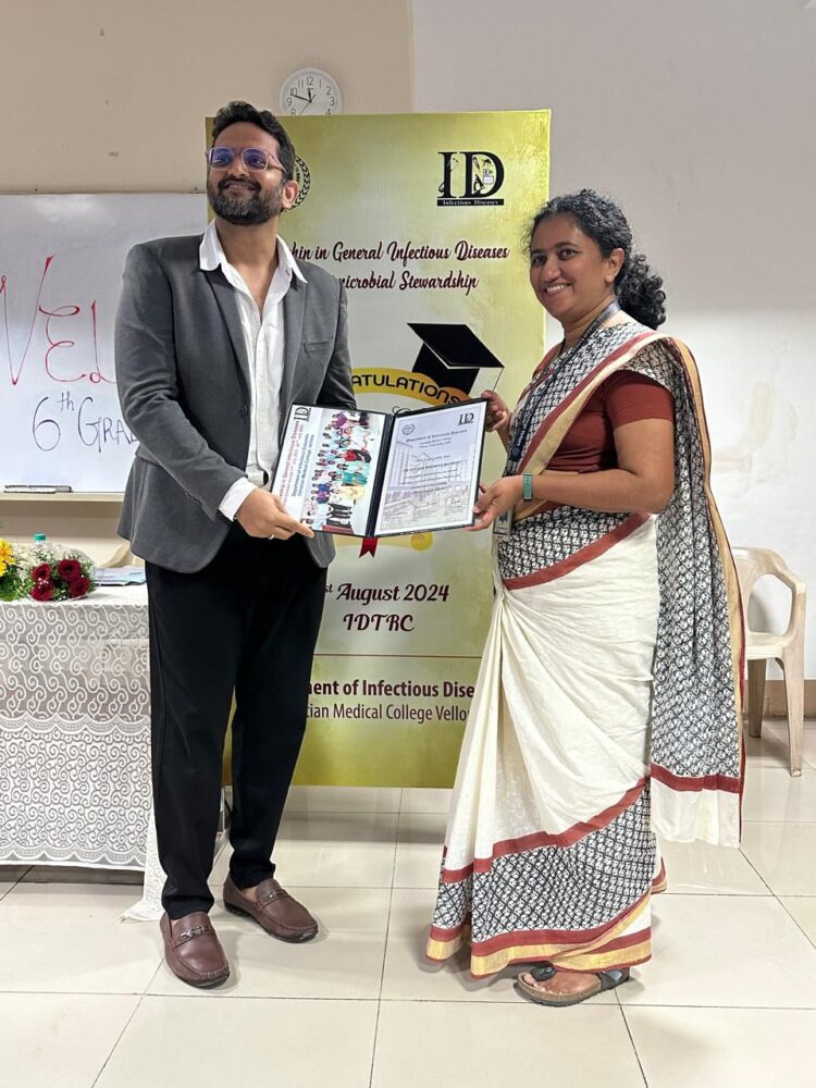 डॉ. योगेश राठोड यांनी मिळवली सीएमसी वेल्लोरमधून सामान्य संसर्गजन्य रोगांमध्ये फेलोशिप पदवी