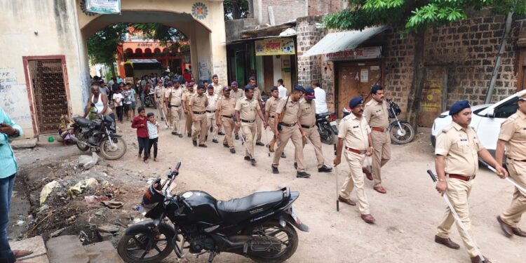 गणपती उत्सव व इतर महत्वाचे उत्सव शांततेत पार पाडण्याचे अनुषंगाने रूट मार्च