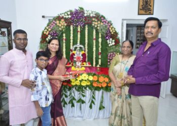 मा. आयुक्त यांच्या निवासस्थानी पर्यावरण पूरक गणपतीची प्राणप्रतिष्ठापना…..