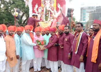 श्री शिवछत्रपतींचा संदेश देत निघाली चौत्रा पुना नाका गणेशोत्सव मंडळाची भव्य मिरवणूक