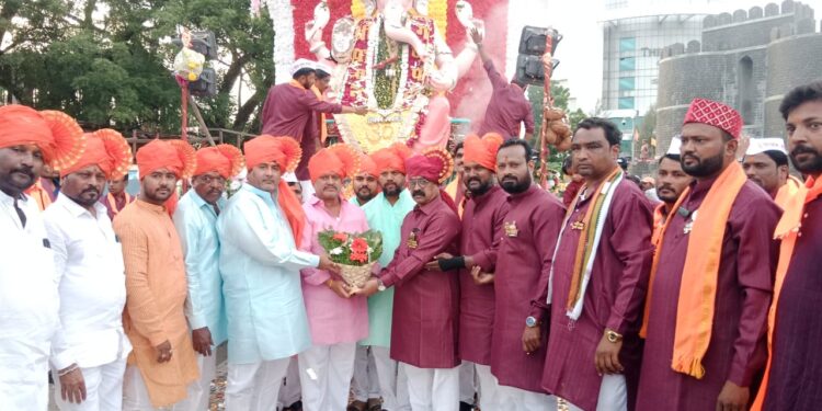 श्री शिवछत्रपतींचा संदेश देत निघाली चौत्रा पुना नाका गणेशोत्सव मंडळाची भव्य मिरवणूक