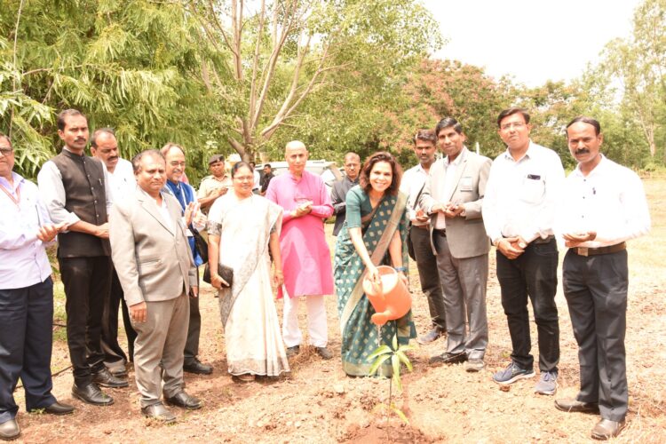 महिलांनी आपल्या सुरक्षिततेसाठी कायद्याने साक्षर बनावे!विद्यापीठातील कार्यशाळेत अप्पर जिल्हाधिकारी मोनिका सिंह यांचे आवाहन