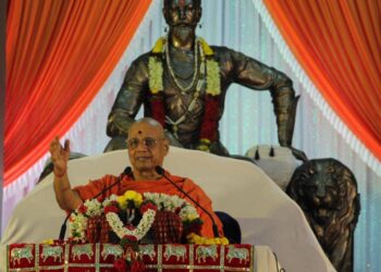 प. पू. स्वामी गोविंद देव गिरिजी : छत्रपती श्री शिवाजी महाराज कथेस सोलापूरकरांची गर्दी