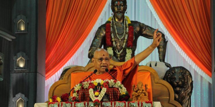 प. पू. स्वामी गोविंद देव गिरिजी : छत्रपती श्री शिवाजी महाराज कथेस सोलापूरकरांचा प्रतिसाद