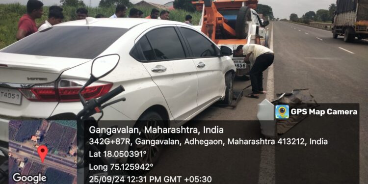 सोलापूर- पुणे महामार्गावर उजनी (टेंभुर्णी ) येथे रस्ता ओलांडत असताना कारची दुचाकीला जोरदार धडक एका पुरुषाचा मृत्यू