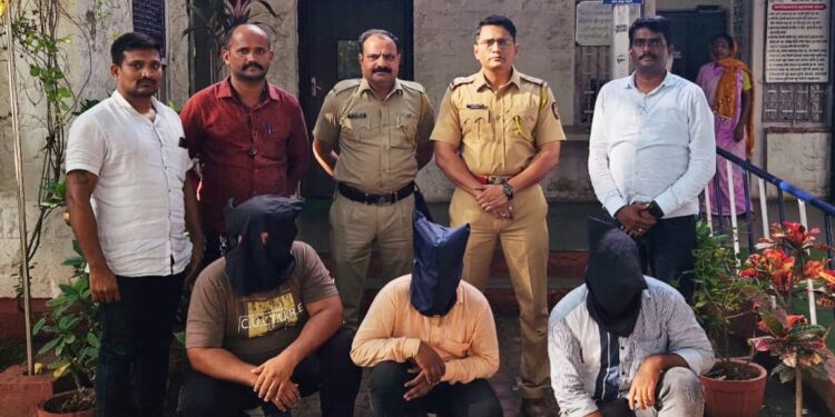 खंडणीसाठी सोलापुरातील पिता-पुत्राचे अपहरण करणाऱ्या गुन्हेगारांच्या मुसक्या आवळल्या