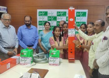 बालाजी अमाईन्सच्यावतीने सी एस आर अंर्तगत दोन शाळांना सॅनेटरी पॅड वेडिंग मशिन व इनसिनेटर मशीन भेट