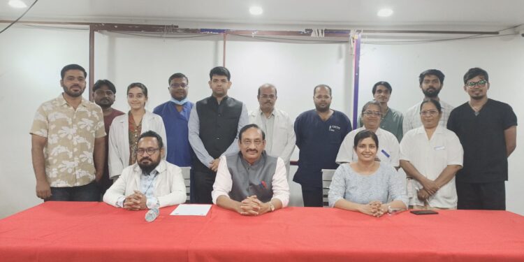 दुर्मिळ अशा अधिवृक्क ग्रंथीच्या गाठिवर दुर्बिणीव्दारे शस्रक्रिया केली यशस्वी