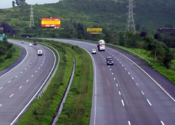 शक्तिपीठनंतर आता औद्योगिक महामार्गालाही ब्रेक, स्थानिक शेतकऱ्यांच्या विरोधानंतर भूसंपादन थांबवलं