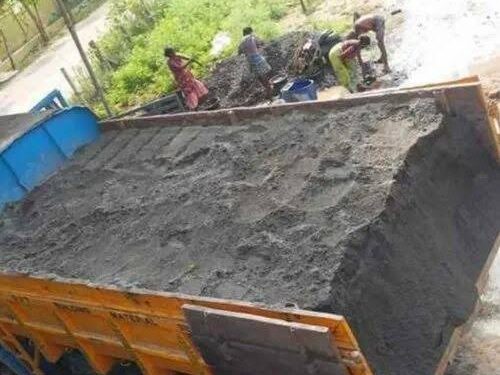 खातगाव ता. करमाळा येथे 60 ब्रास वाळू जप्त