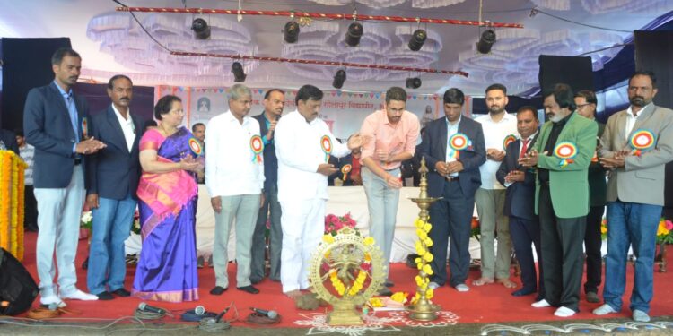 आयएएस, आयपीएसबरोबरच उद्योजक बनण्याकडे युवकांनी लक्ष द्यावे: जिल्हाधिकारी कुमार आशीर्वाद