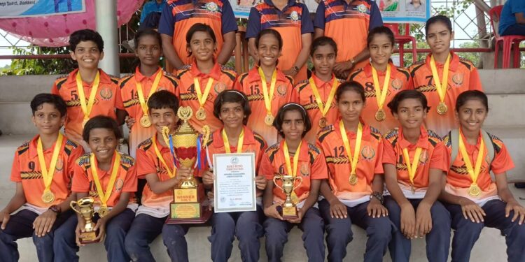 महाराष्ट्रास सुवर्णचा दुहेरी मुकुट