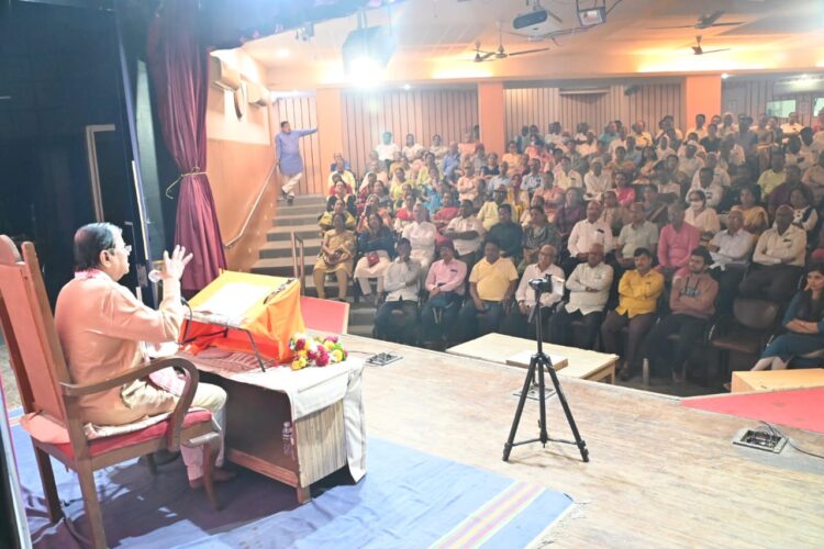 अहंकाराचा त्याग म्हणजेच अंतरंगाची साधना – निरूपणकार विवेक घळसासी