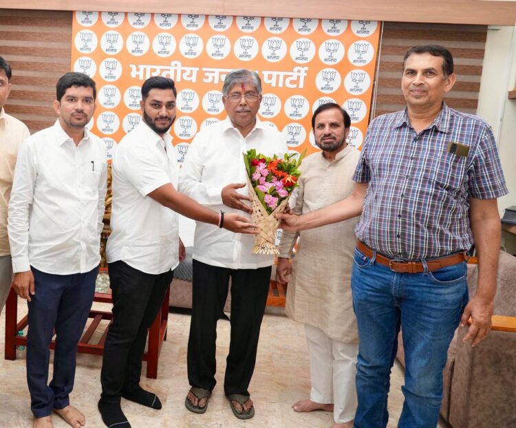 आ. चंद्रकांतदादा पाटील यांच्या उमेदवारी अर्ज भरण्याच्या रॅलीला अभूतपूर्व प्रतिसाद