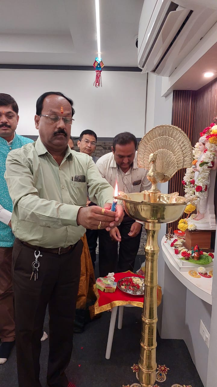 निमा भवन येथे निमा सोलापूर शाखेकडून विविध उपक्रमांनी धन्वंतरी जयंती साजरी