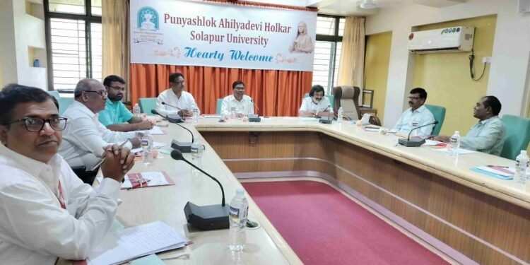 सोलापूर विद्यापीठात लोकशाहीरांच्या साहित्यावर मंथन