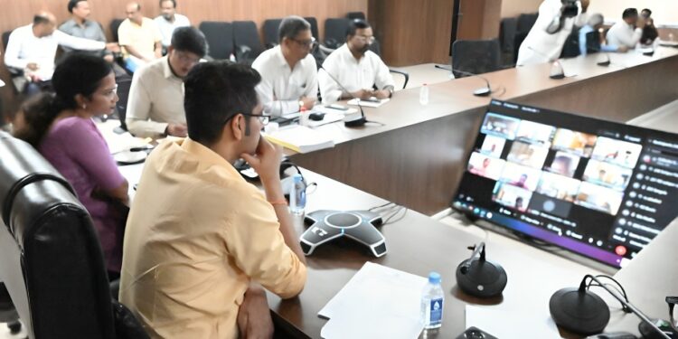 प्रत्येक मतदान केंद्रामध्ये वीज उपलब्ध करून प्रकाश व्यवस्था चांगली ठेवा : जिल्हा निवडणूक अधिकारी कुमार आशीर्वाद