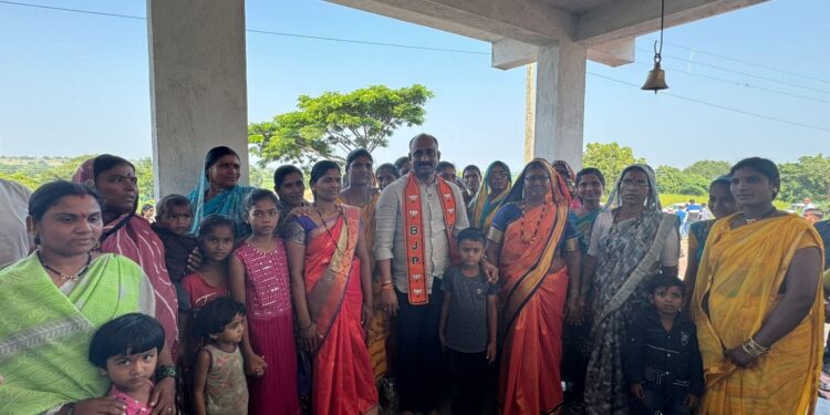 अक्कलकोट : आ.सचिन कल्याणशेट्टींच्या प्रचाराला नागोरे गावातील ग्रामस्थांचा जोरदार प्रतिसाद