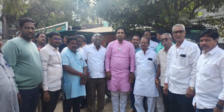 देवेंद्र कोठे यांची मॉर्निंग वॉक करत मतदारांशी ‘चाय पे चर्चा’