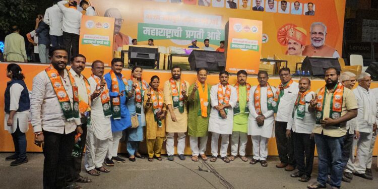 शहर मध्य मतदारसंघात काँग्रेसला खिंडार; देवेंद्र कोठे यांचा मास्टरस्ट्रोक