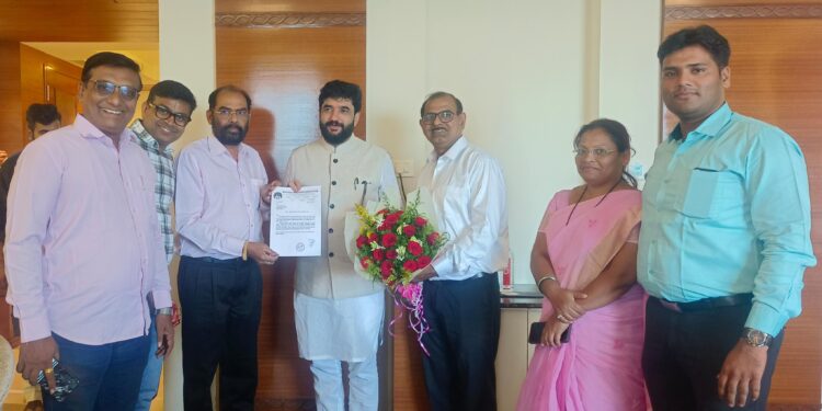 सोलापूर इंडस्ट्रीज असोसिएशन तर्फे केंद्रीय मंत्री मोहोळ यांचा सत्कार