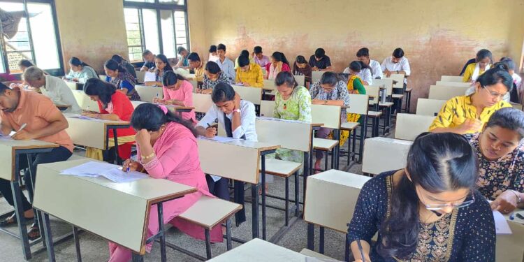 संविधान दिनानिमित्त संविधान गौरव परीक्षा उत्साहात संपन्न