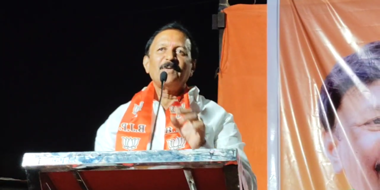 गेले ते कावळे राहिले ते मावळे…..आ.विजयकुमार देशमुख