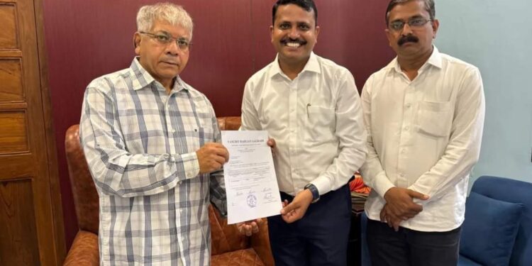 संतोष पवार यांच्या प्रचारासाठी प्रकाश आंबेडकर यांची शनिवारी सोलापुरात जाहीर सभा