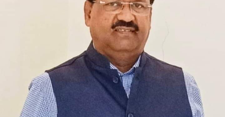 डॉ. विनायक टेंभुर्णीकर यांना “आयुर्वेद गौरव ” पुरस्कार