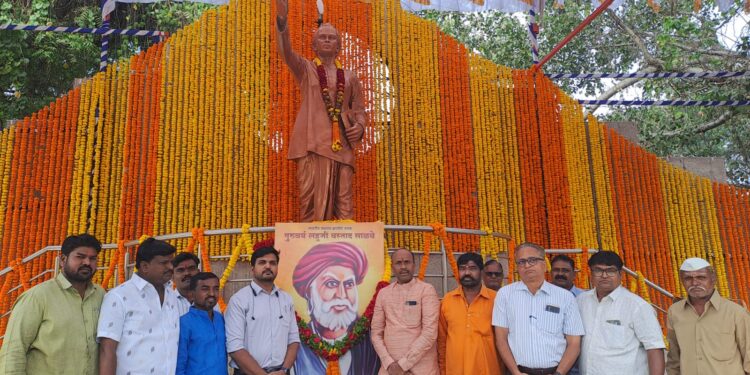 सोलापूर महानगपालिकेच्या वतीने आद्य क्रांती गुरु लहुजी वस्ताद साळवे यांच्या २३० व्या जयंती संपन्न..