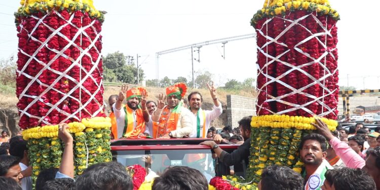 देवेंद्र कोठे यांच्या प्रचारार्थ पदयात्रेस ‘हाय होल्टेज’ प्रतिसाद