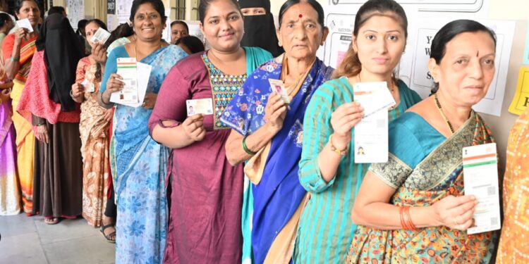 जिल्ह्यात सायंकाळी 5 वाजेपर्यंत सरासरी 57.09 टक्के मतदान