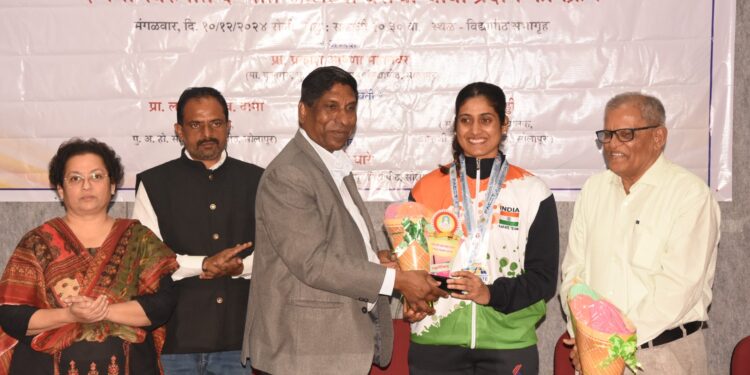 बालाजी अमाईन्सच्या मदतीचा हात विद्यापीठाच्या विकासाला पूरक – कुलगुरु प्रा. प्रकाश महानवर