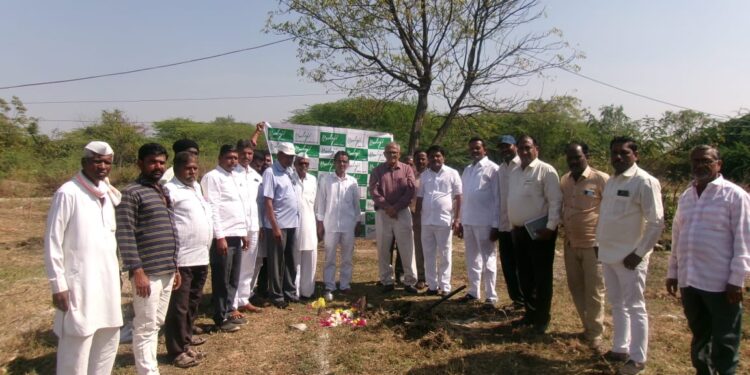 बालाजी अमाईन्सच्यावतीने सी. एस. आर अंर्तगत बक्षीहिप्परगे गावात स्मशानभुमी मध्ये नविन शेड दहनशेड व पेटींग शेड बांधकामाचे भुमीपुजन