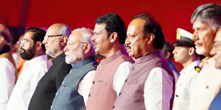 देवेंद्र फडणवीसांच्या मंत्रीमंडळात कुणाकुणाचा समावेश; पहा मंत्र्यांची संपूर्ण यादी