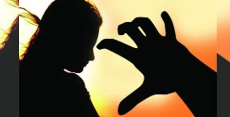 विवाहितेचा छळ प्रकरणी खटल्यात सासू सासऱ्यासह नातेवाईकांच्या खटल्यास उच्च न्यायालयाची स्थगिती