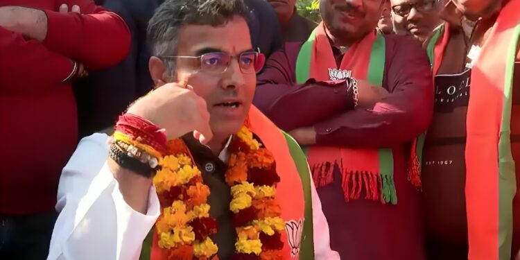 अरविंद केजरीवालांना पराभूत करणारे परवेश वर्मा कोण?