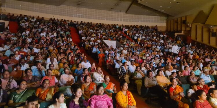 सोलापुरात ‘गीत रामायण’च्या सुरेल सादरीकरणाने प्रेक्षक मंत्रमुग्ध