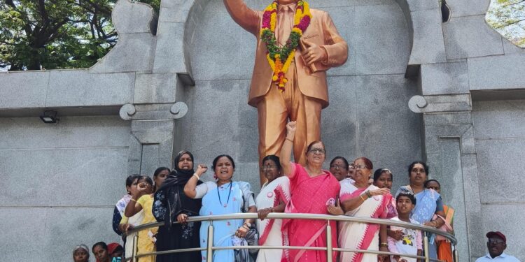 अ.भा.जनवादी महिला संघटनेच्या सामाजिक न्याय जथ्थेची जोरदार सुरुवात