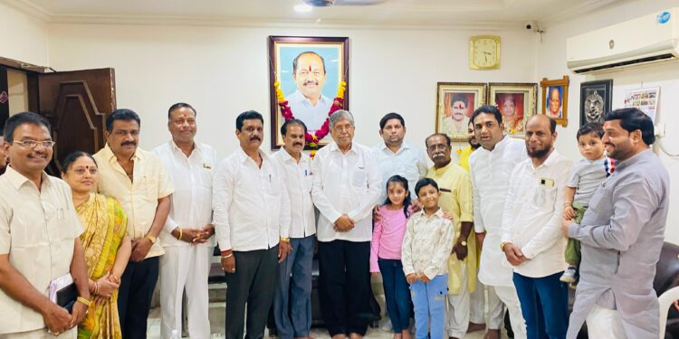 महाराष्ट्र राज्याचे उच्च आणि तंत्रशिक्षण मंत्री मा.चंद्रकांत दादा पाटील यांची आज राधाश्री निवासस्थानी सदिच्छा भेट