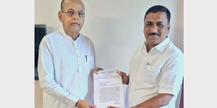 सोलापूर जिल्हा काँग्रेसच्या जिल्हा अध्यक्षपदी विजयकुमार हत्तुरे इच्छुक…