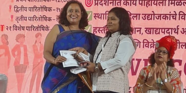 महिला महाउद्योजिका पुरस्काराने सोलापूरच्या गौरी जोशी सन्मानित…