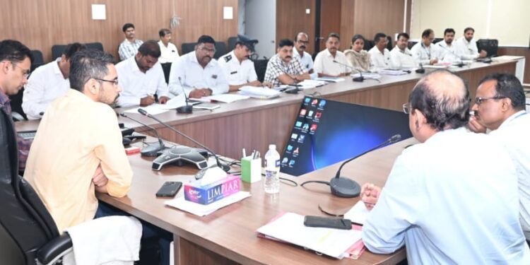 अक्कलकोट रोड एमआयडीसीत आगीच्या दुर्घटना होऊ नयेत यासाठी उप समिती गठित करावी- जिल्हाधिकारी
