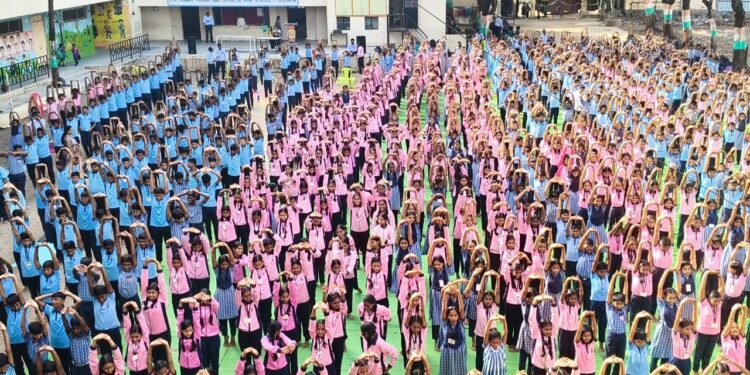 उमाबाई श्राविका विद्यालय व कनिष्ठ महाविद्यालयात जागतिक योग दिन उत्साहात साजरा
